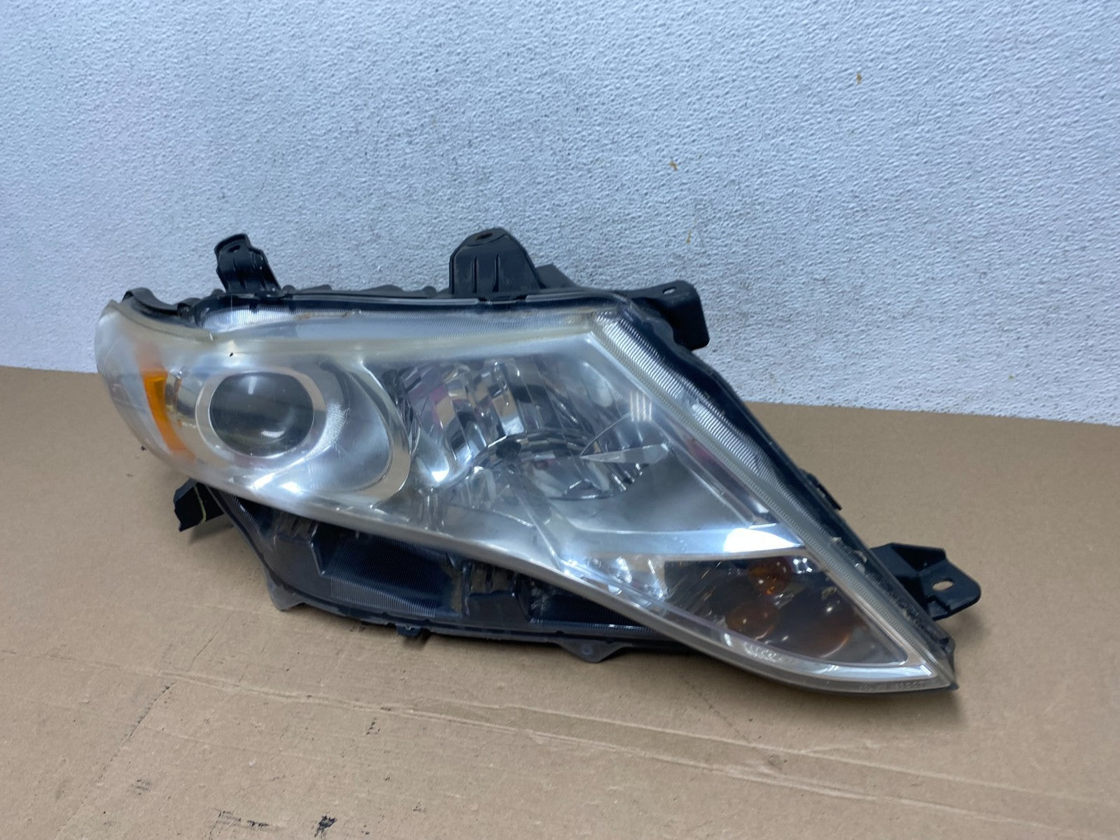 2009 to 2016 Toyota Venza Halogen Right Passenger Side Headlight AF43721