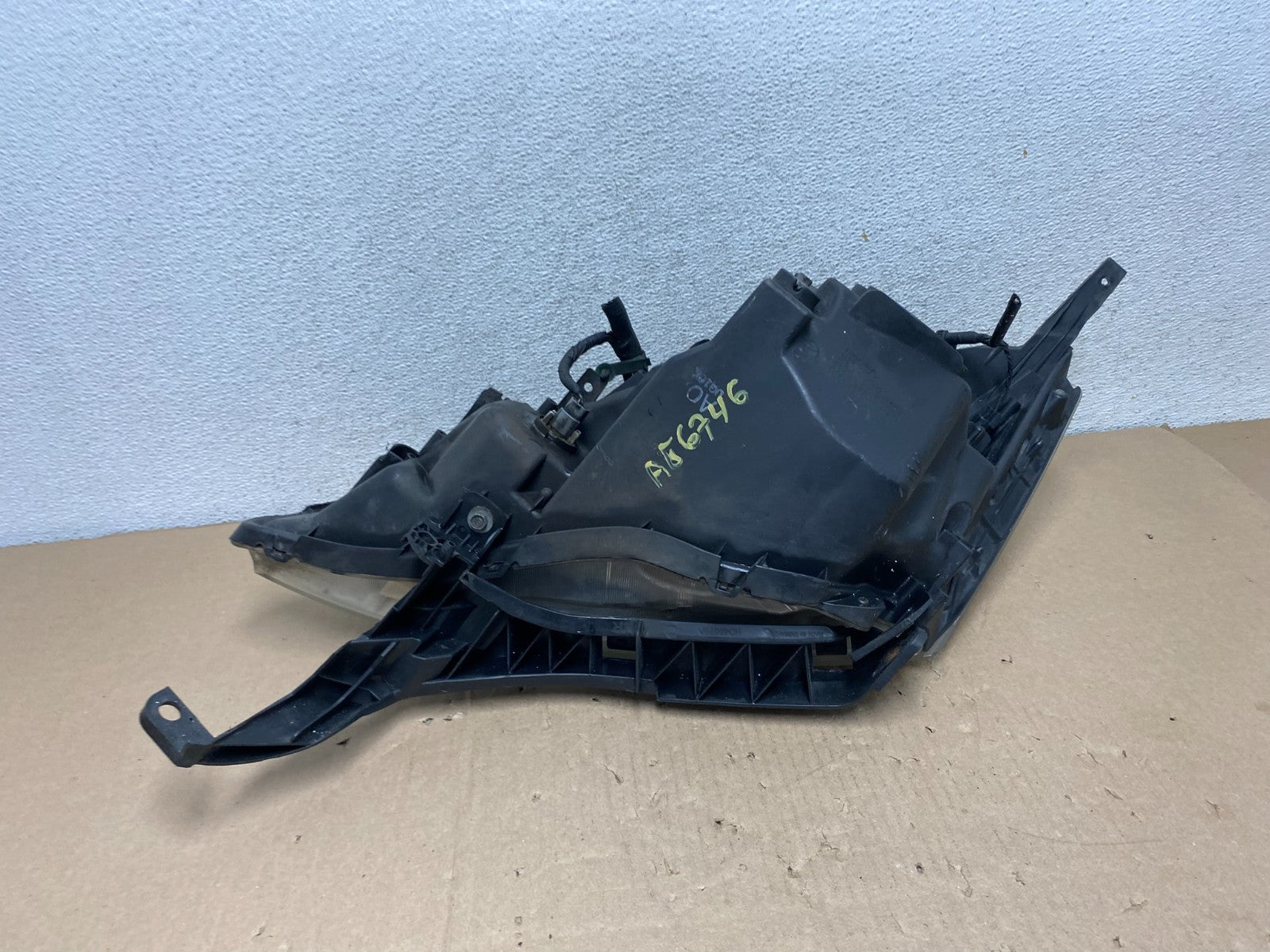 2007 to 2011 Honda CR-V Crv Right Passenger Side Headlight Halogen AG6746 DW8