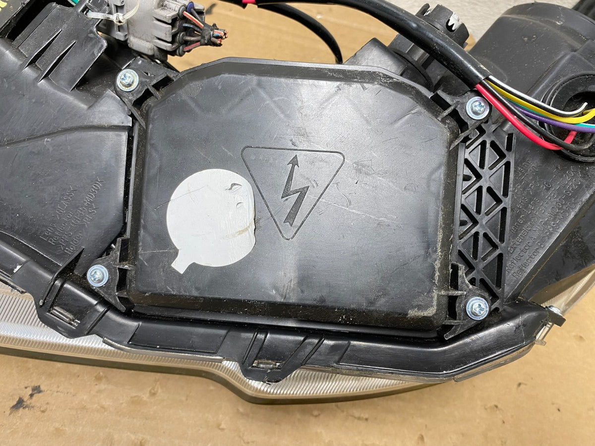 2010 2011 2012 Subaru Legacy Outback Right Passenger Xenon Headlight AH8518 DW12