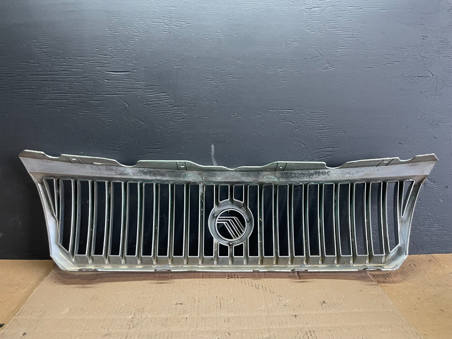 2002 to 2005 Mercury Mountaineer Front Upper Grill Grille Oem AB7576 DG6