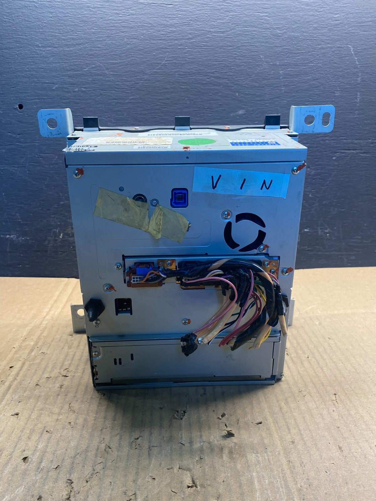 2005 to 2009 Cadillac Sts Radio 6 Disc Screen Display CD Player AD1740 DG5