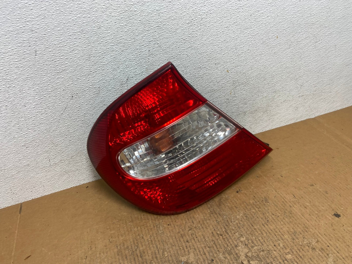 2002 2003 2004 Toyota Camry Left Driver LH Side Tail Light AE2855 LK2