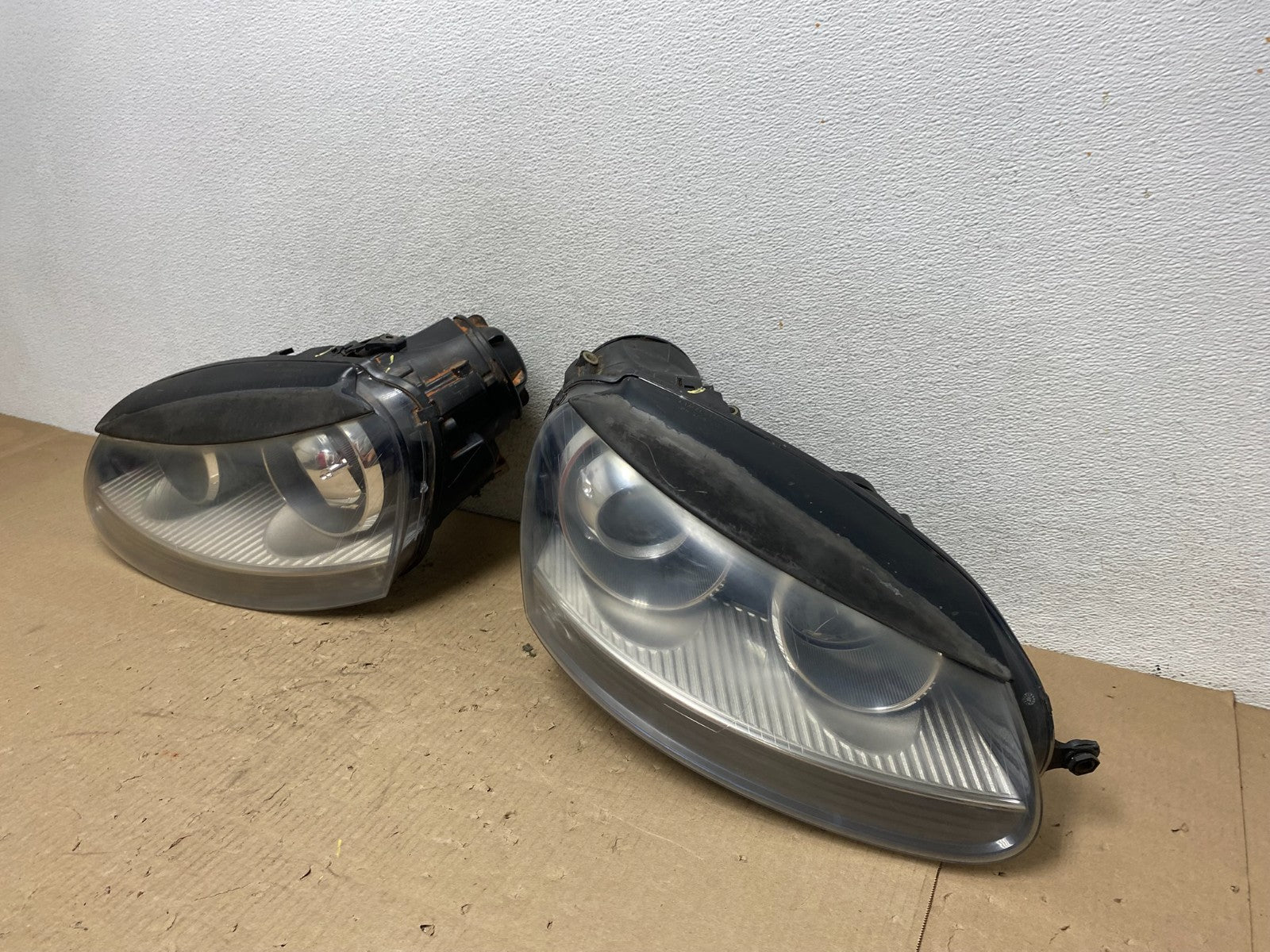 2006 to 2009 Volkswagen Jetta Golf Left+Right HID Xenon Headlights AG6530 DW1