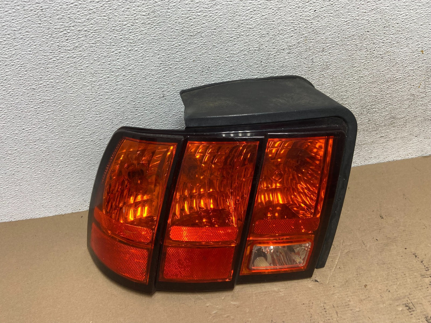 1999 - 2004 Ford Mustang Left Driver Lh Side Tail Light AF4497 DW0