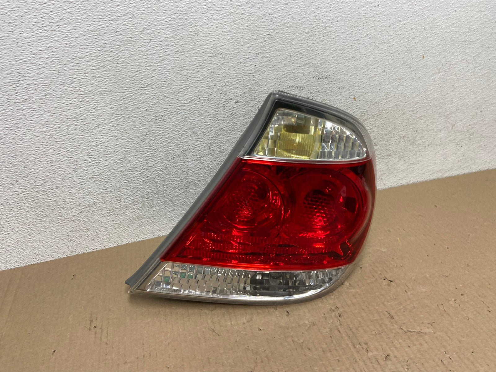 2005 to 2006 Toyota Camry Tail Light Right Passenger Side AE9643 LK2