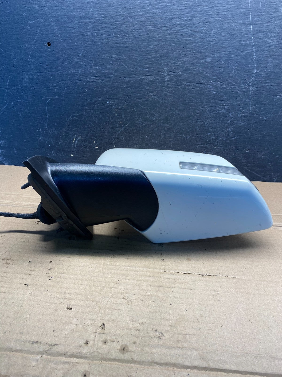 2009 to 2015 GMC Acadia Left Driver LH View Turn Signal Door Mirror AE8120 DG3