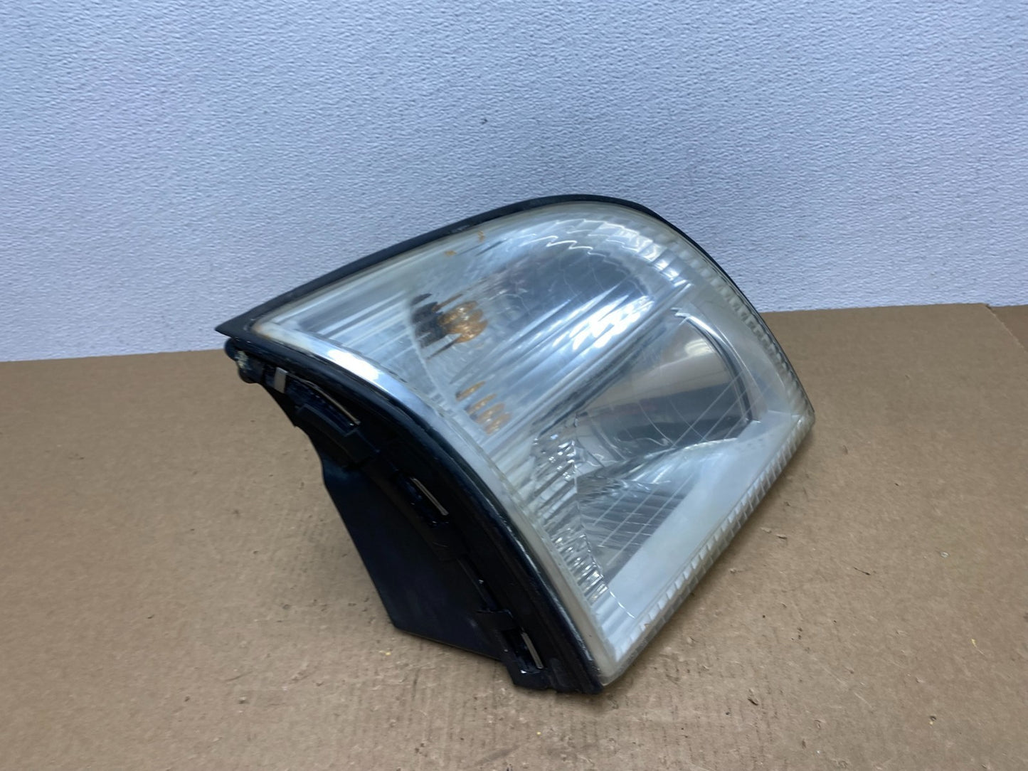 2002-2005 Mercury Mountaineer Right Passenger Halogen Headlight OEM AC1294 DW2