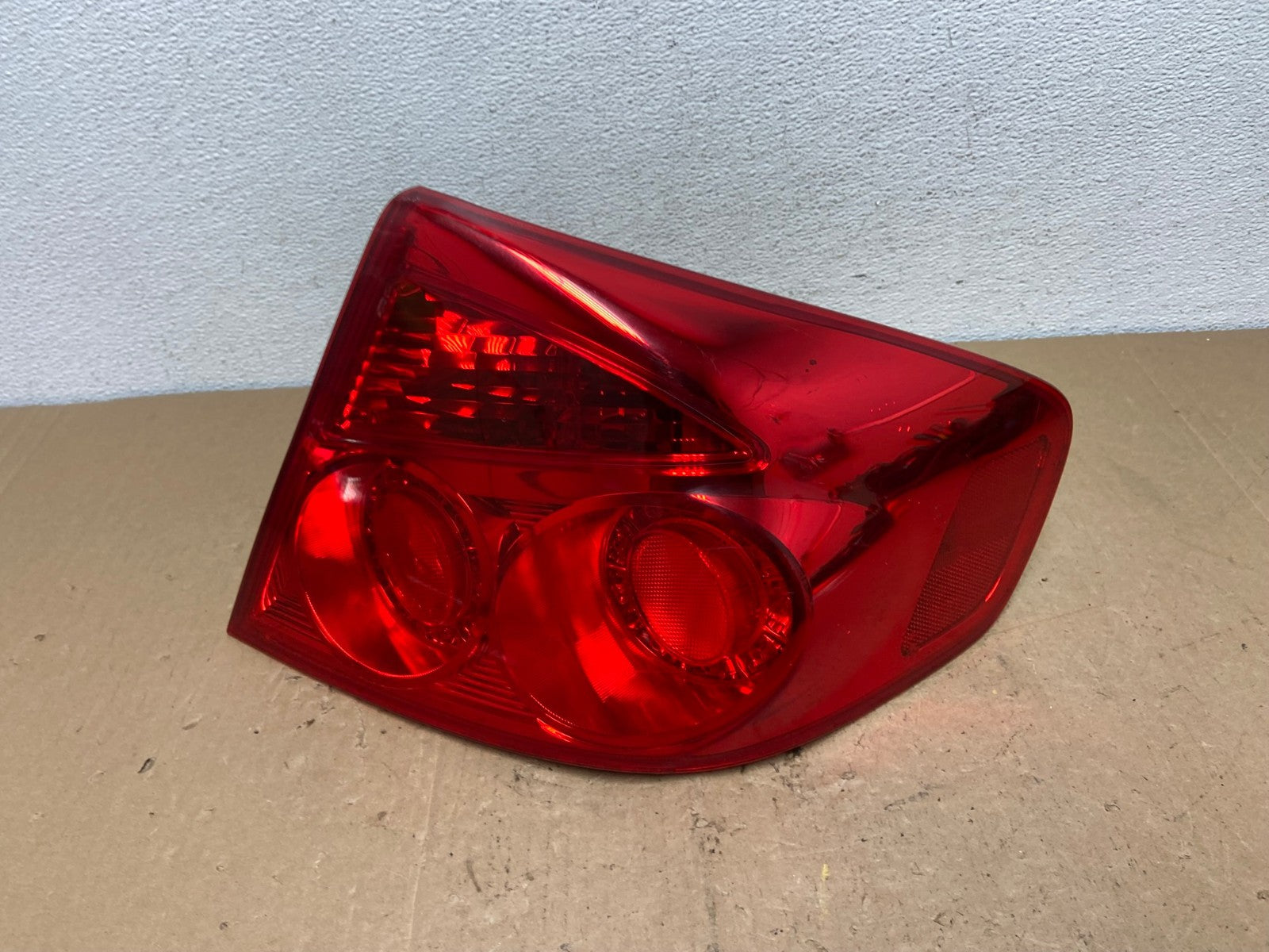 2005-2006 Infiniti G35 Right Passenger Rh Side Tail Light AC5950 LK0