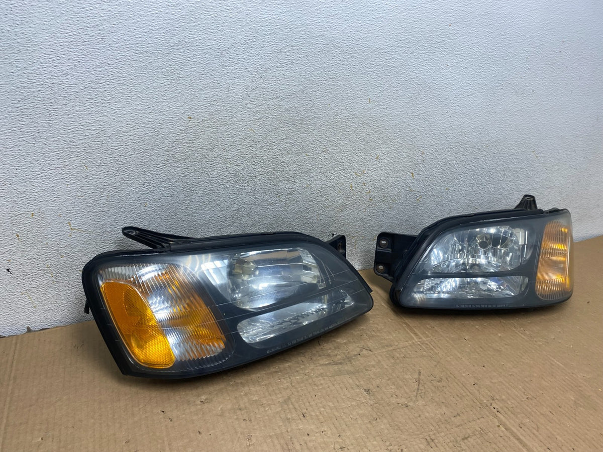 2001 to 2004 Subaru Legacy Outback Left+Right Headlights AI7895 DW2