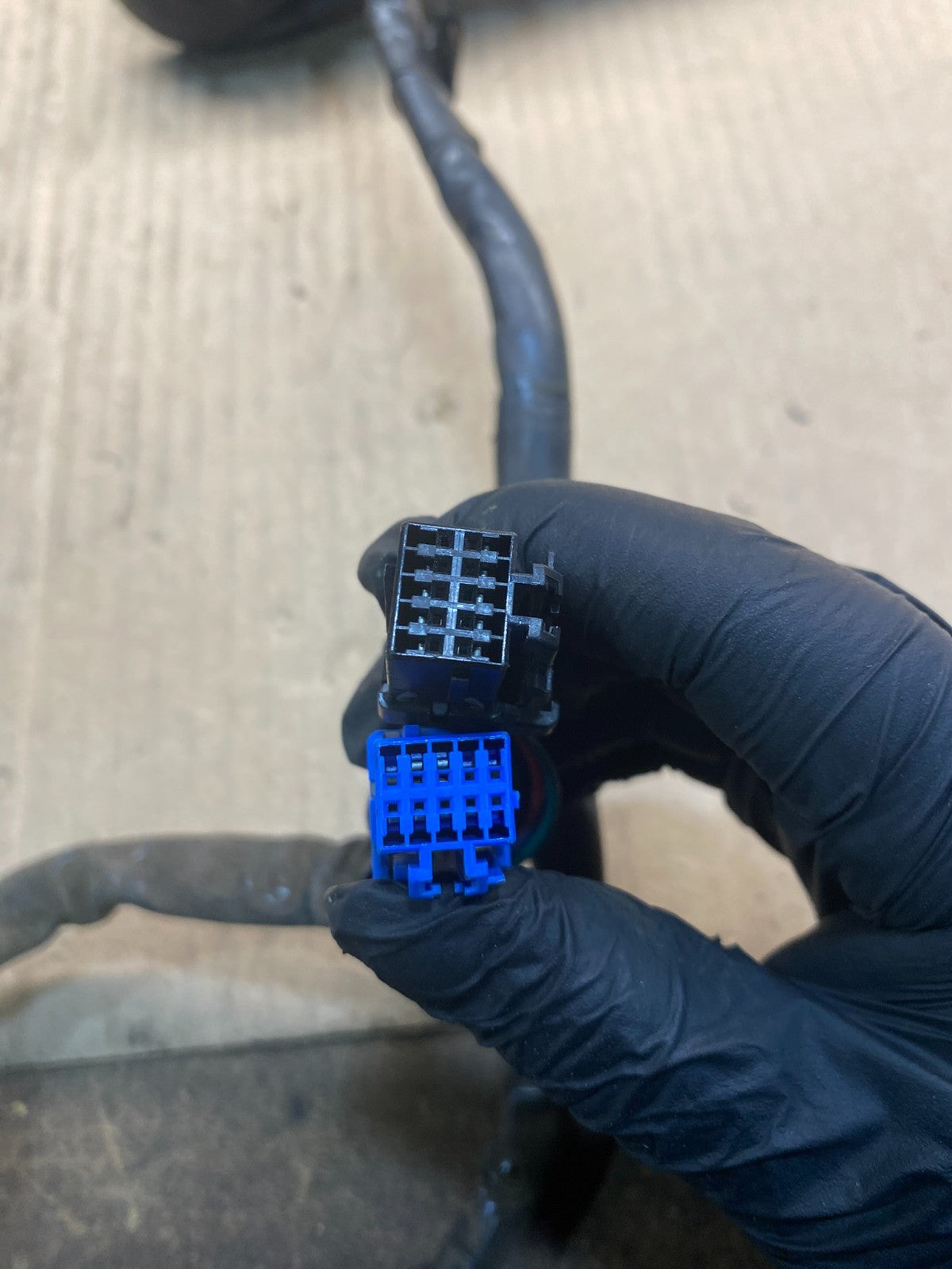 2003-2006 Chevrolet Tahoe Suburban Left Driver LH Turn Door Mirror AC7860 DG5