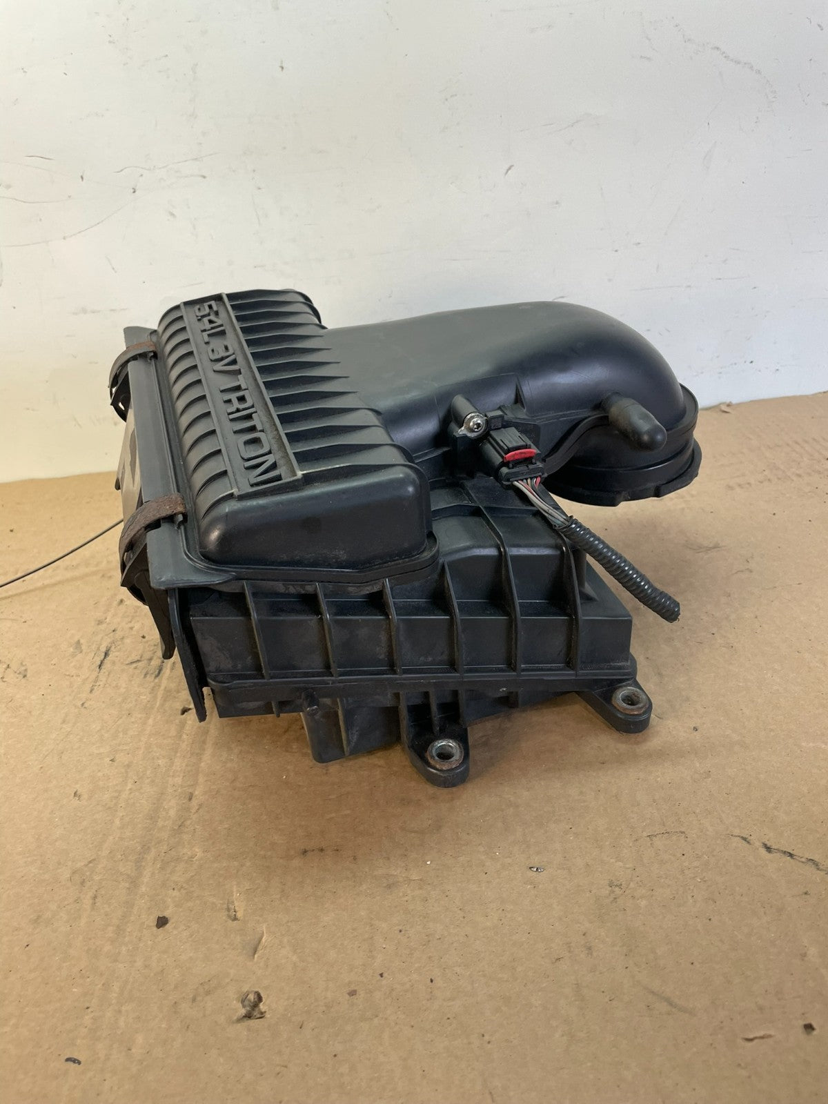2004-2008 Ford F150 5.4L 3V Engine Air Intake Cleaner Filter Box AG7614 DG1
