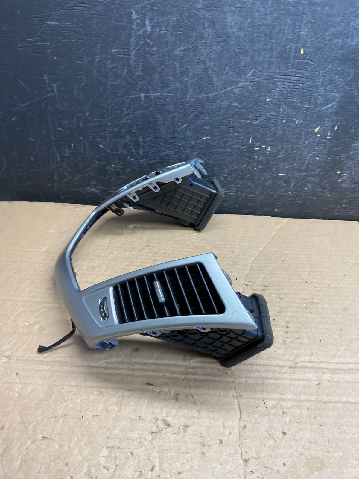 2011 - 2015 Chevrolet Cruze Center Dash Air Vent Bezel AF2057 DW1