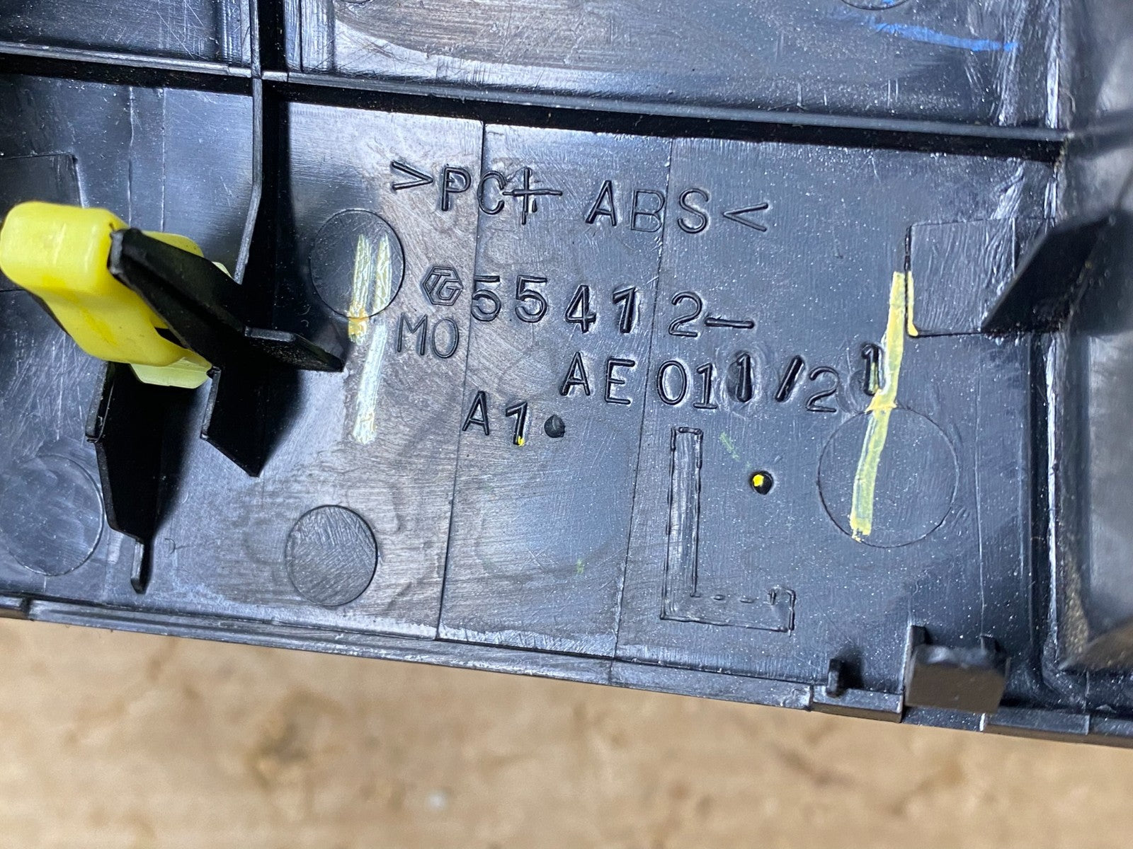 2004 to 2010 Toyota Sienna Left Side Climate Switches Bezel Trim OEM z4442 DG4
