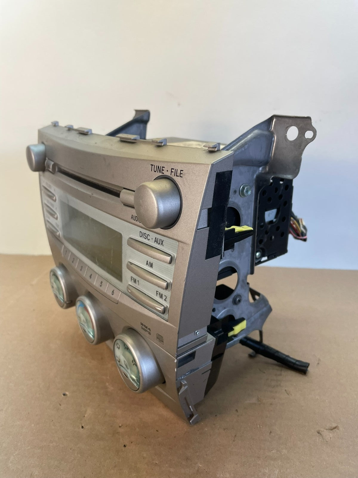 2007 to 2009 Toyota Camry Radio CD Player Climate Control Bezel AI0585 DG2