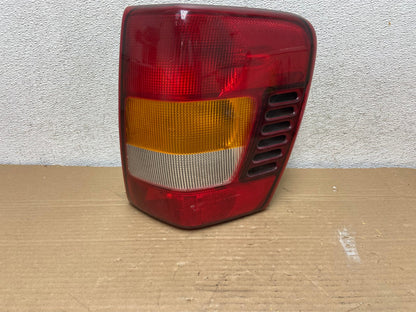 1999-2004 Jeep Grand Cherokee WJ Right Passenger Rh Tail Light AG8996 LK0
