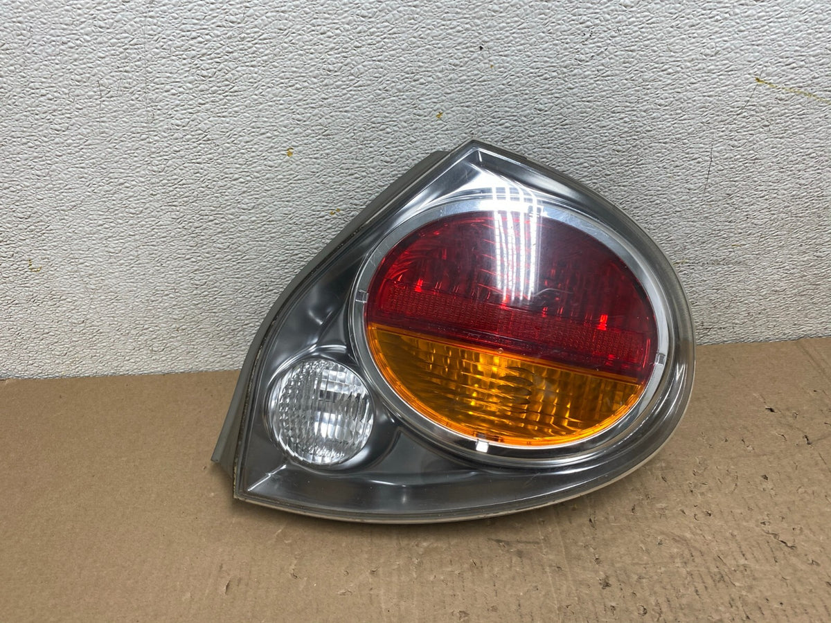 2002 2003 Nissan Maxima Right Passenger RH Side Tail Light L4455 DW0