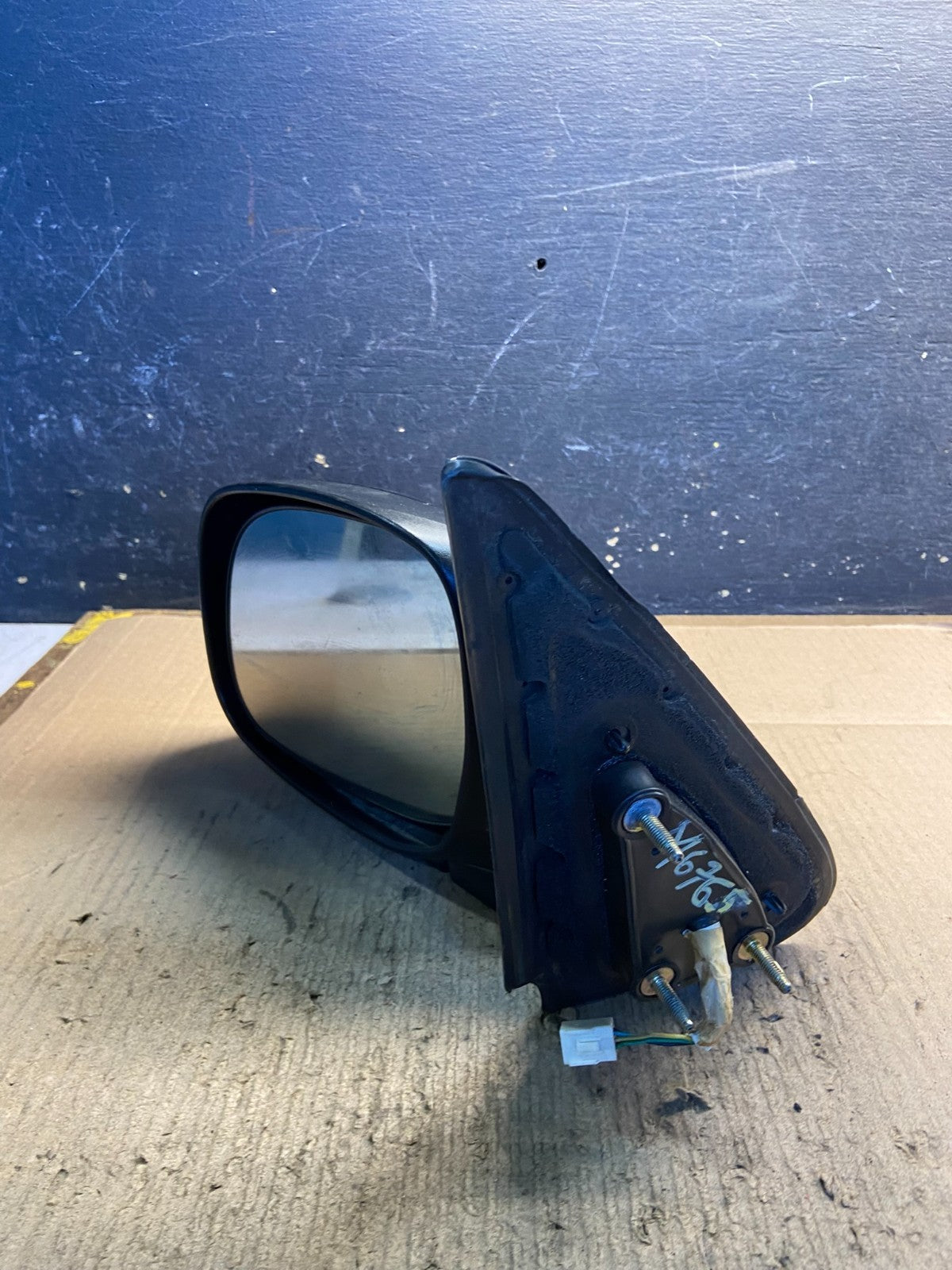 2001 to 2006 Toyota Sequoia Left Driver View Door Mirror OEM Z2124 MS10