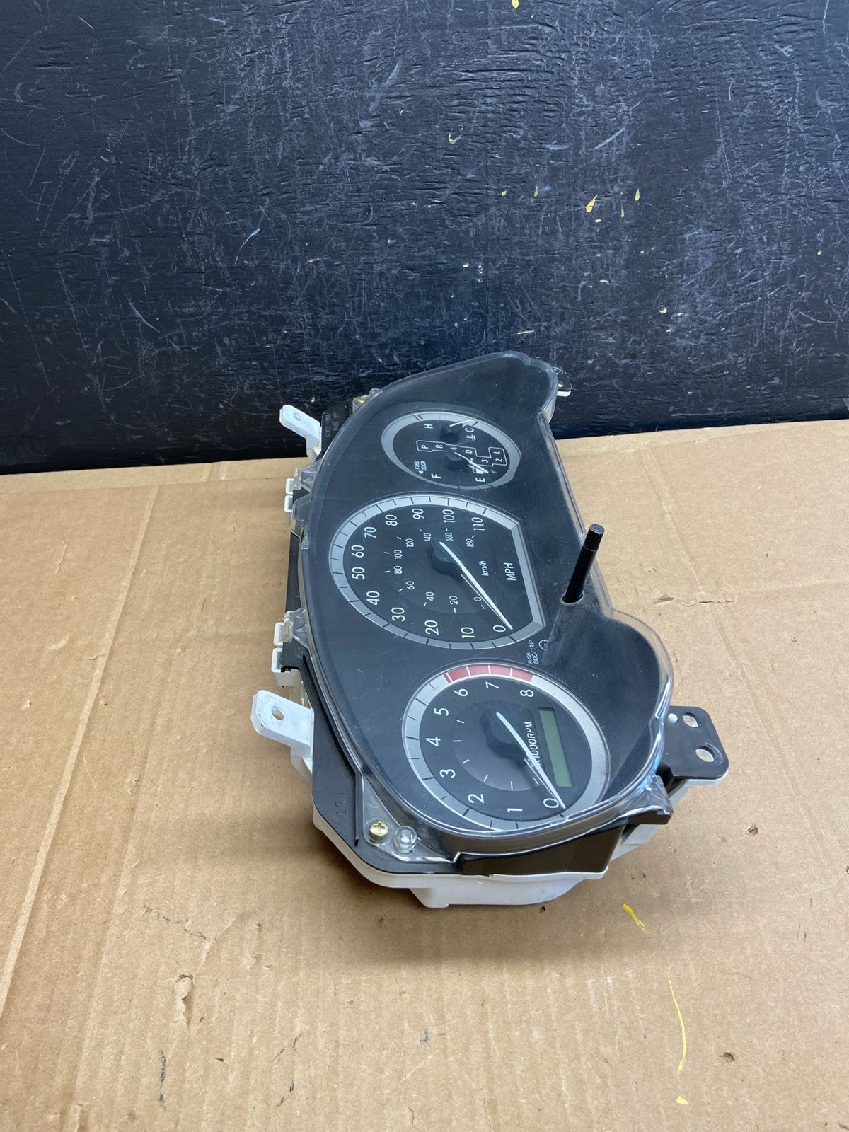 2004 2005 Toyota Sienna Speedometer Cluster Gauge AD2139 DG1