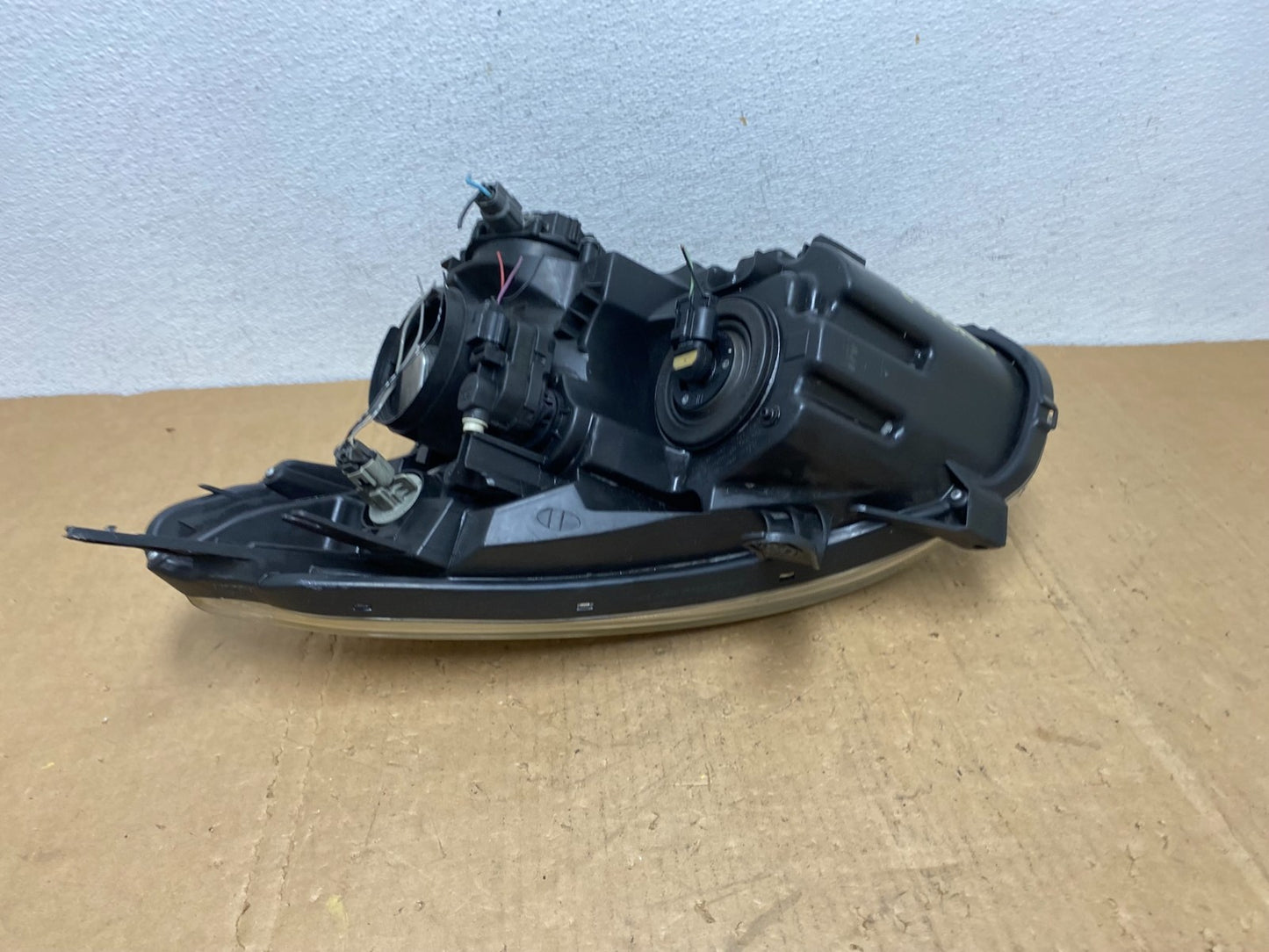 2009-2013 Nissan Rogue Right Passenger Xenon HID Headlight AD1357 DW6