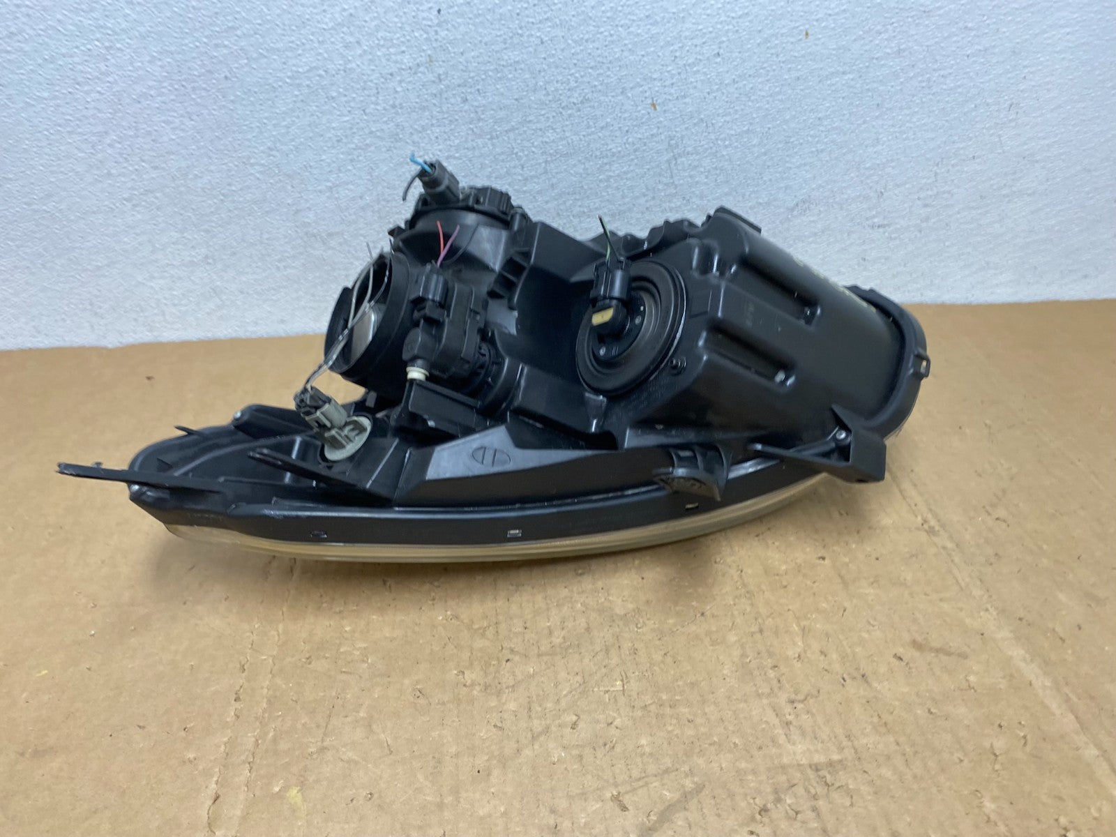 2009-2013 Nissan Rogue Right Passenger Xenon HID Headlight AD1357 DW6