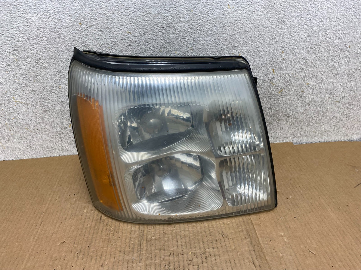 2002-2006 Cadillac Escalade Right Passenger Side Xenon Headlight AI6557 DW0