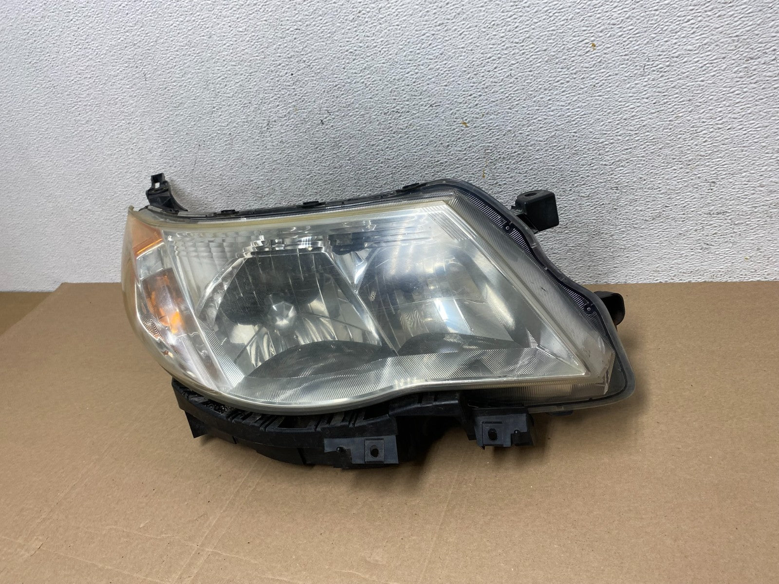 2009 - 2013 Subaru Forester Right Passenger Side Halogen Headlight AE4832 DW1