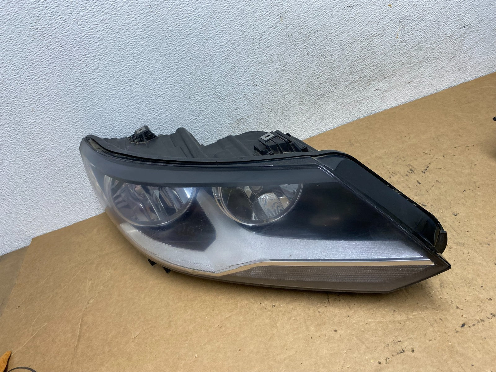 2012 to 2018 Volkswagen Tiguan Right Passenger RH Halogen Headlight AD5235 DW1