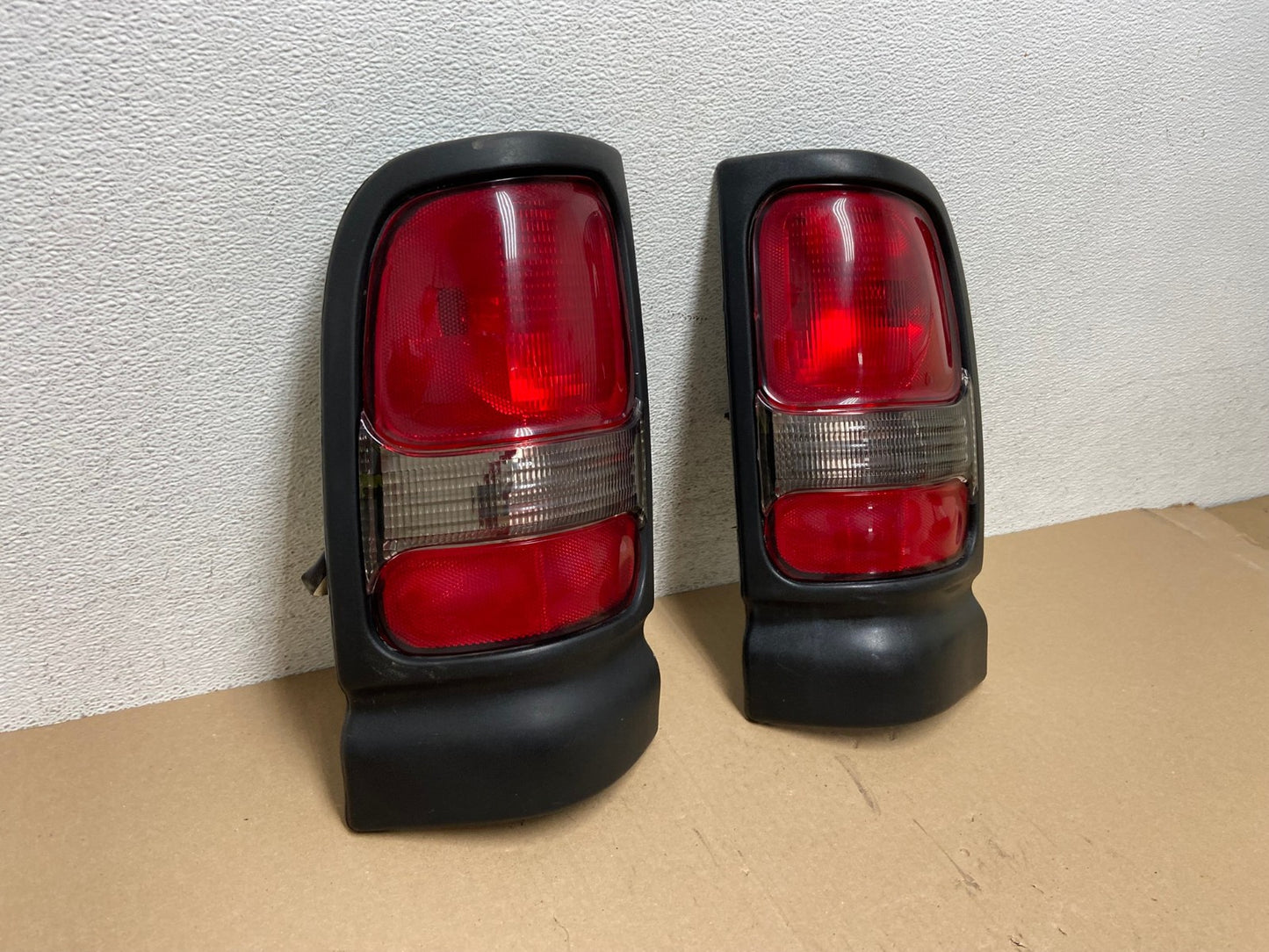 1994 to 2001 Dodge Ram 1500 Left+Right Tail Lights DEPO AE7152 LK2