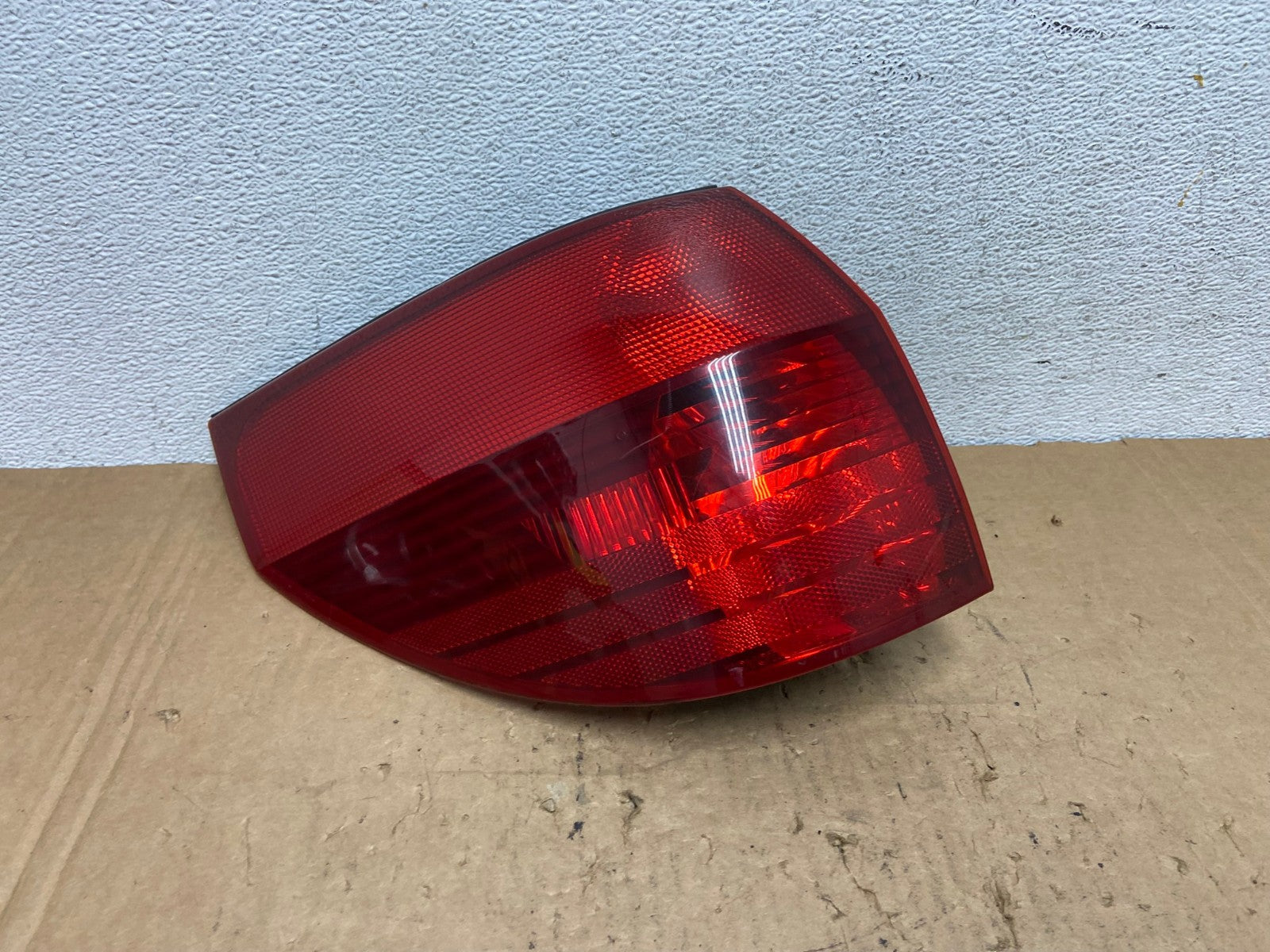 2004 to 2005 Toyota Sienna Left Driver LH Side Tail Light AD3311 LK0