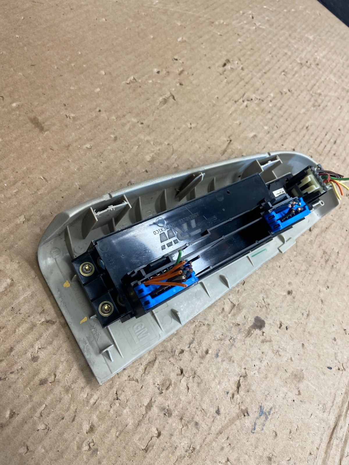 2000 to 2002 Tahoe Yukon Suburban Silverado Master Power Window Switch AE4015 DG3