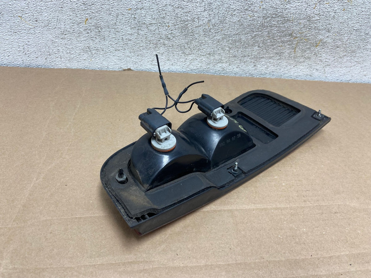 2003 to 2005 Lincoln Aviator Right Passenger Inner Tail Light Side AH9300 LK5