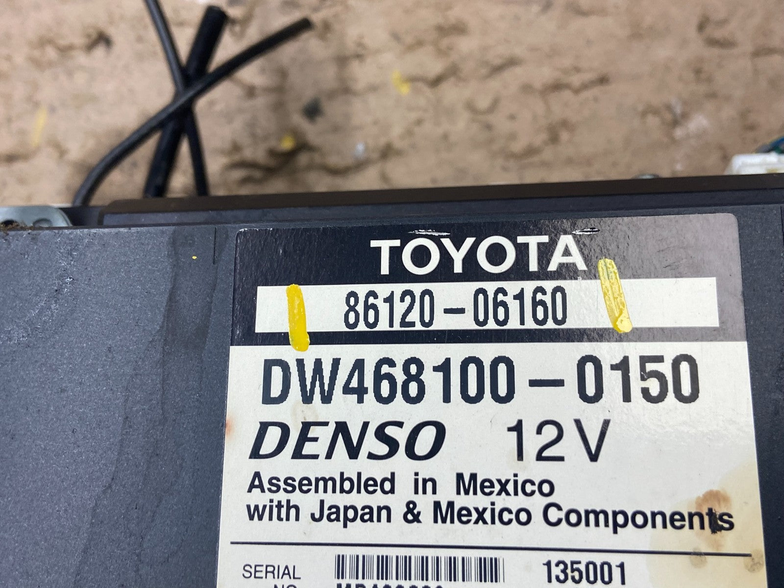 2003 2007 Toyota Sequoia Radio CD AM/FM Navigation Screen Display T8894 DG5