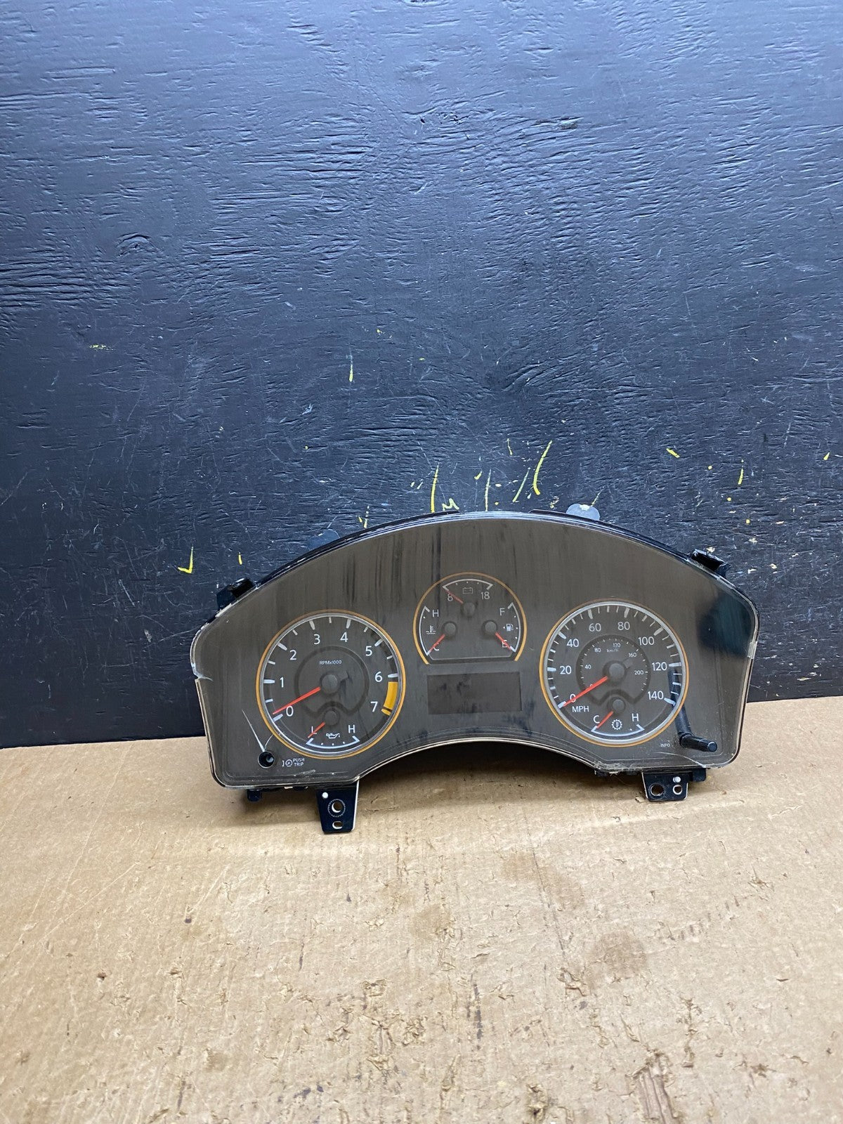 2010 2011 Nissan Armada Speedometer Cluster Gauge Oem z9662 DG0
