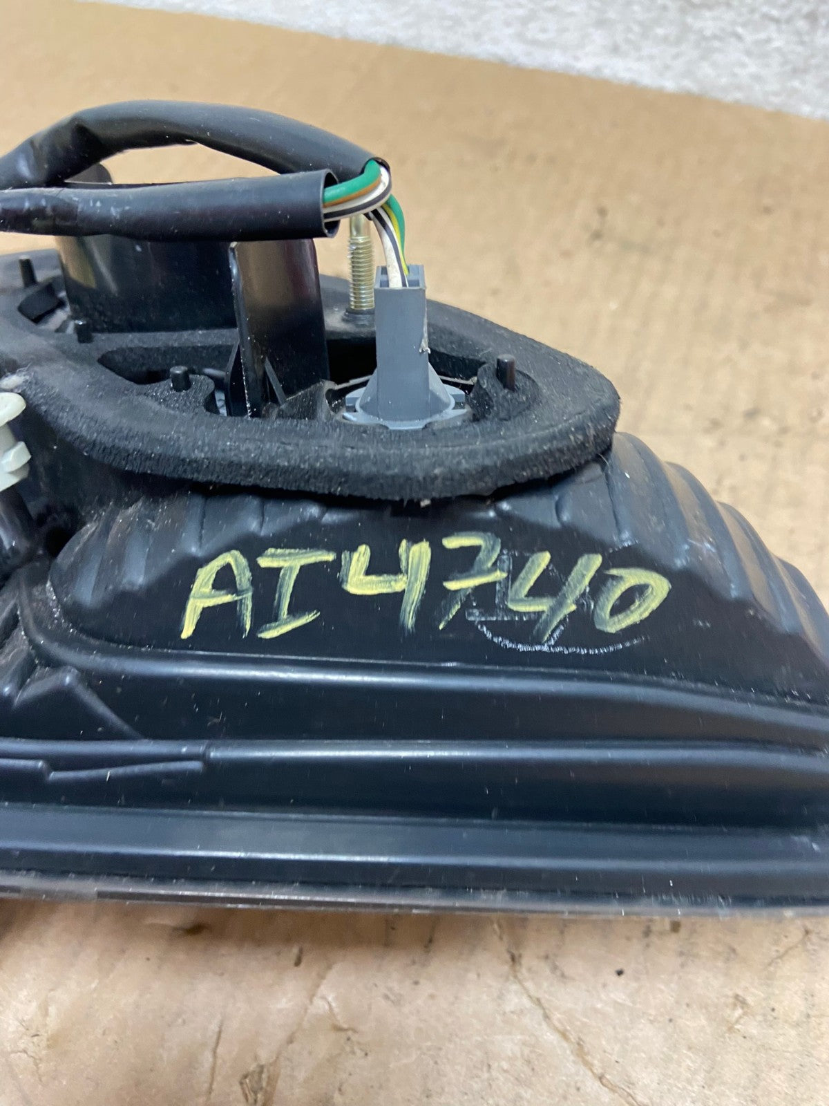 2002 2003 2004 Lexus Es300 Es330 Right Passenger Inner Tail Light AI4740 LK6