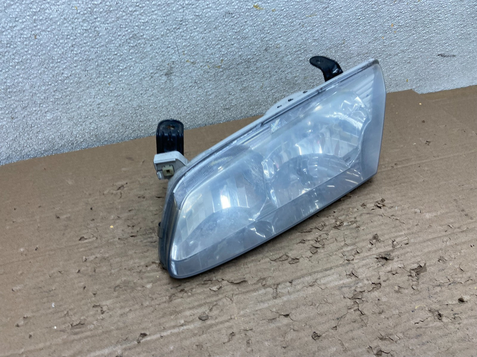 2000 to 2001 Toyota Camry Front Left Driver Side Headlight AB1713 DW2