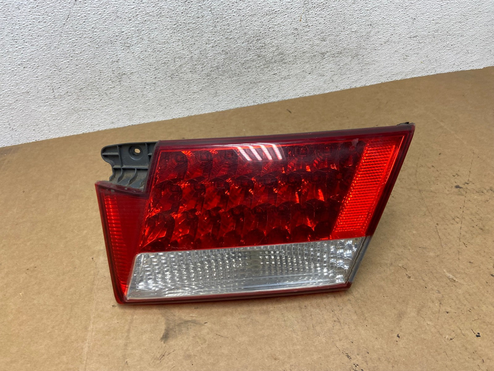 2006 to 2009 Hyundai Azera Right Passenger Inner Tail Light AE3109 LK0