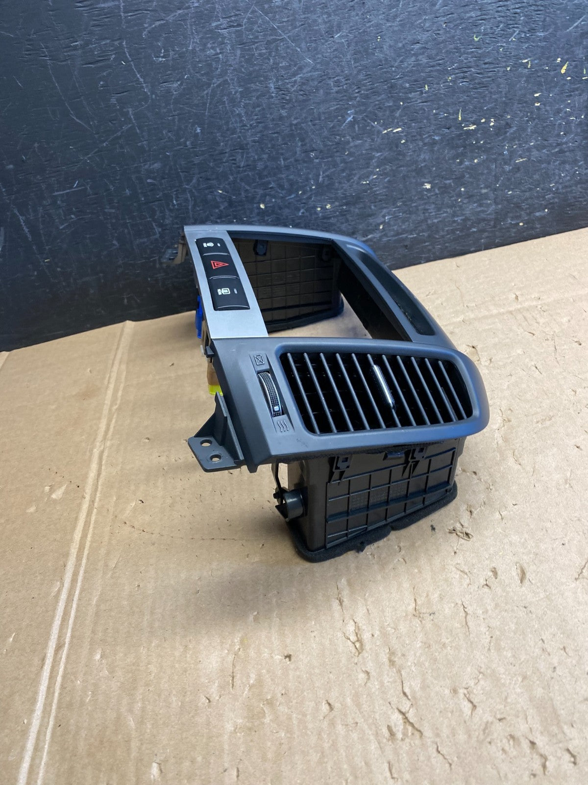 2007 to 2009 Hyundai Santa Fe Center Dashboard Radio Bezel Trim AI6486 DW2