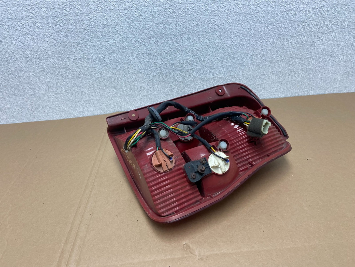 2003 2004 2005 Kia Sedona Left Driver LH Side Tail Light OEM AB6749 DW4