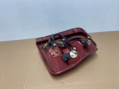 2003 2004 2005 Kia Sedona Left Driver LH Side Tail Light OEM AB6749 DW4