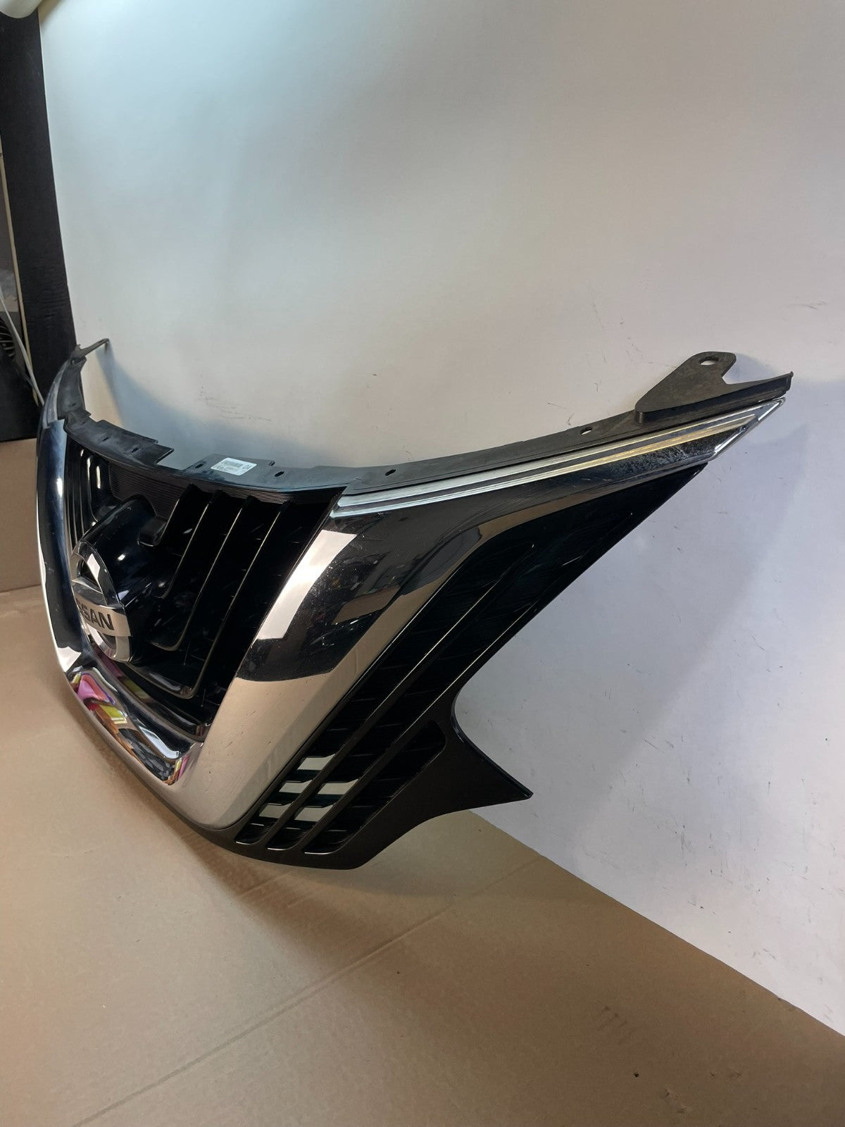 2015 to 2018 Nissan Murano Front Upper Front Camera Grill Grille ah6452 DG1