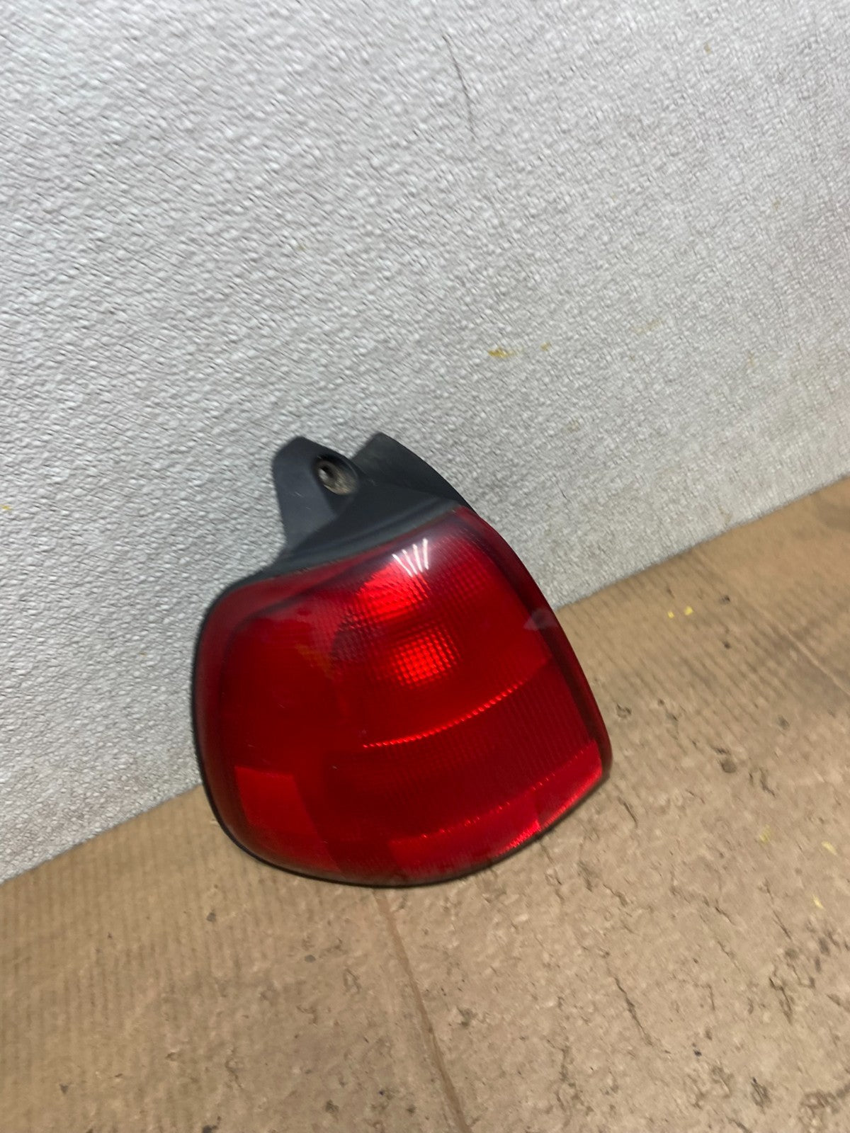 1998 to 2002 Suzuki Esteem Station Wagon Left Driver Side Tail Light AA71301
