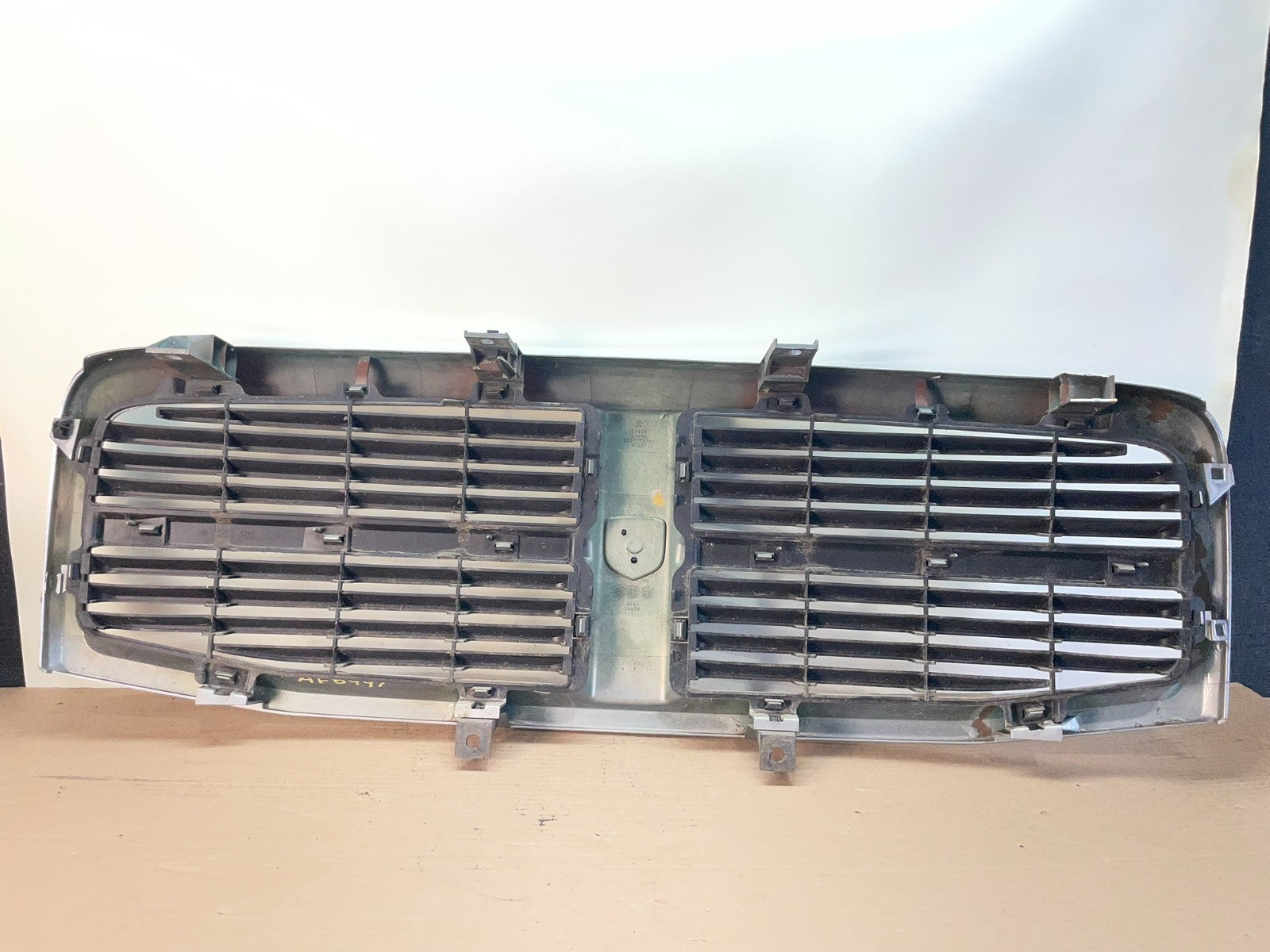 2004 to 2006 Dodge Durango Front Upper Chrome Grill Grille AF8497 DG6