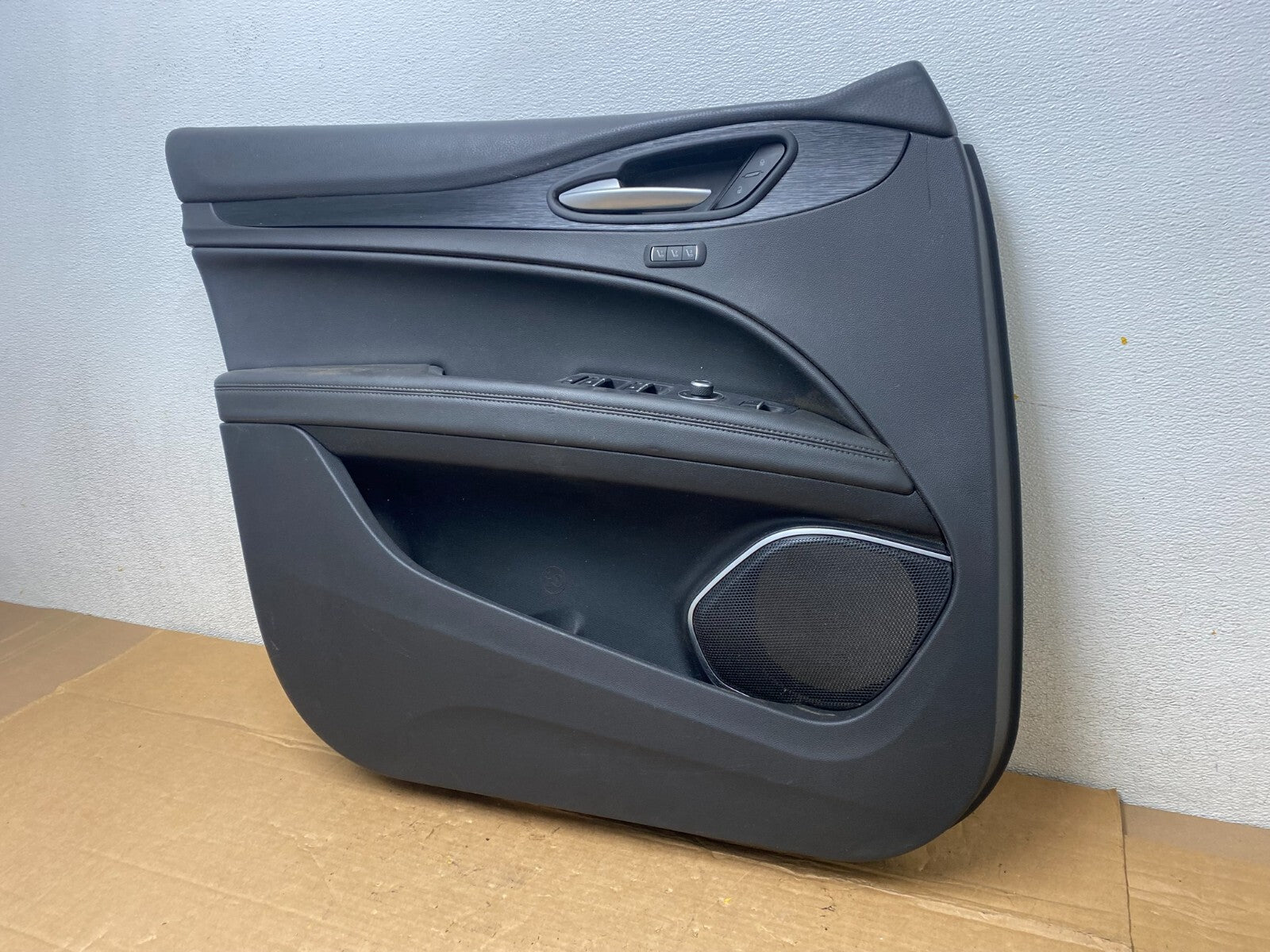 2017-2022 Alfa Romeo Stelvio Front Left Driver LH Interior Door Panel M6920 DG1