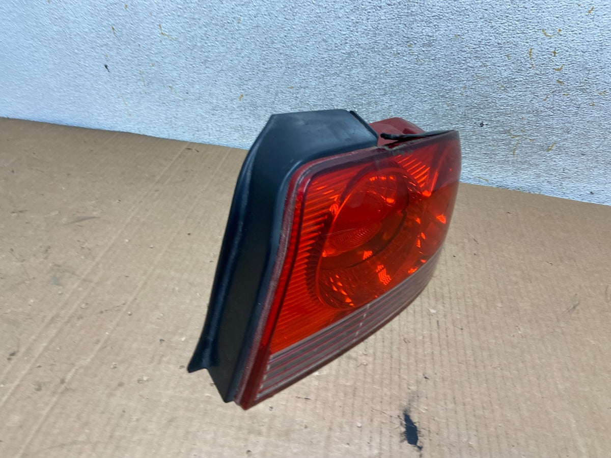 2002 - 2005 Hyundai Sonata Right Passenger RH Side Tail Light AI8761 LK2