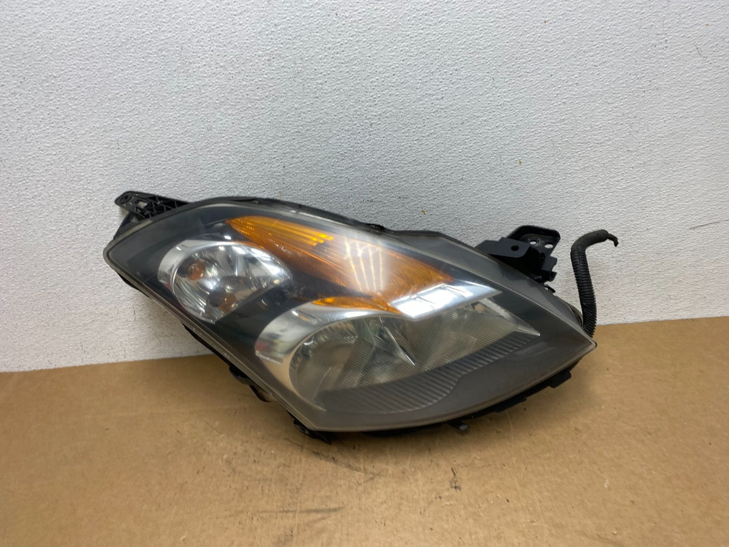 Sedan 2007 to 2009 Nissan Altima Right Passenger Halogen Headlight AD6256 DW0