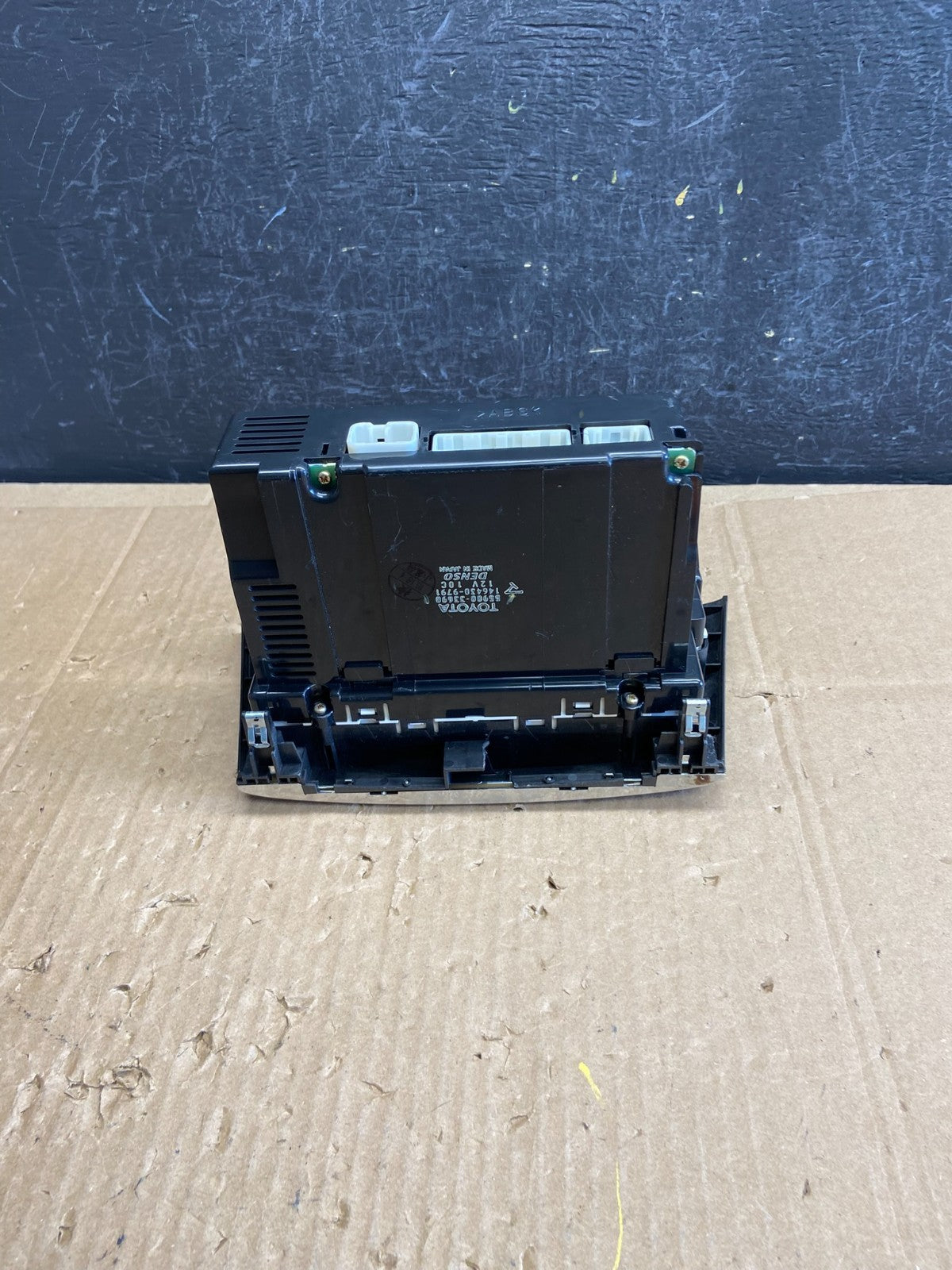 2002 - 2003 Lexus ES300 Center Dash A/C AC Heater Climate Control Unit AD2323 DG3