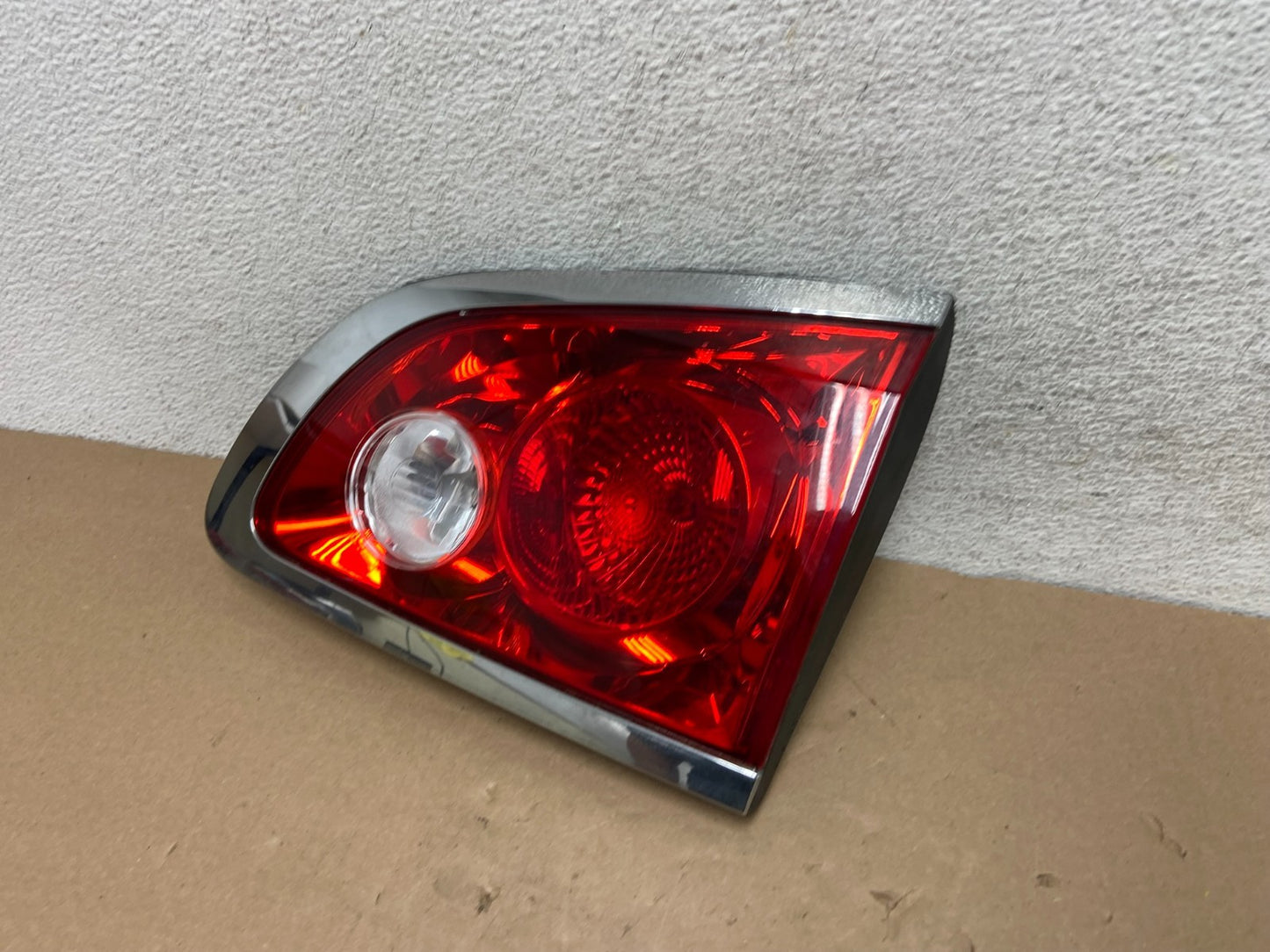 2008-2012 Buick Enclave Right Passenger Rh Inner Tail Light AG40791
