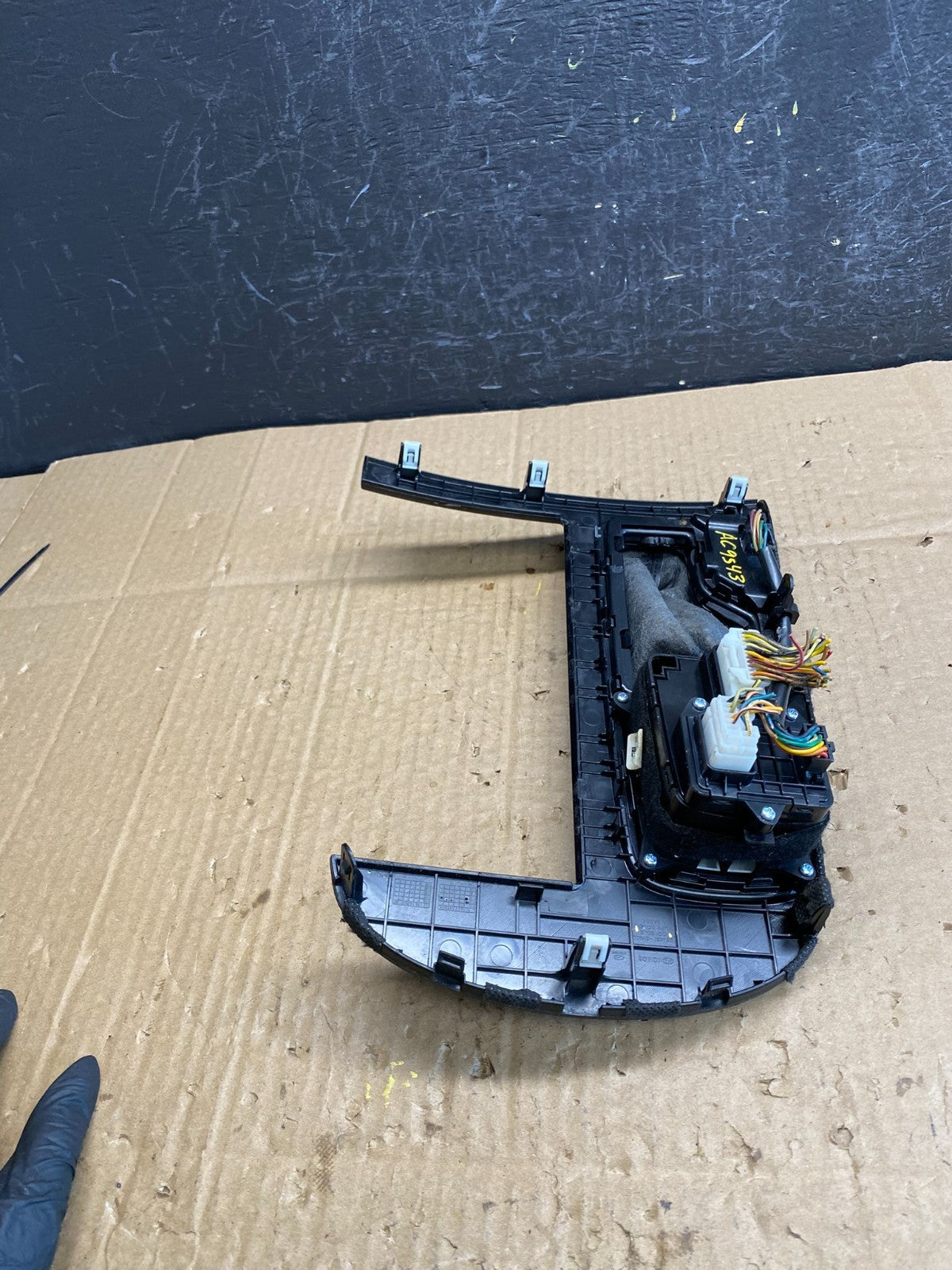 2012 to 2017 Hyundai Azera Center Console Shifter Bezel Trim ab3148 DG3