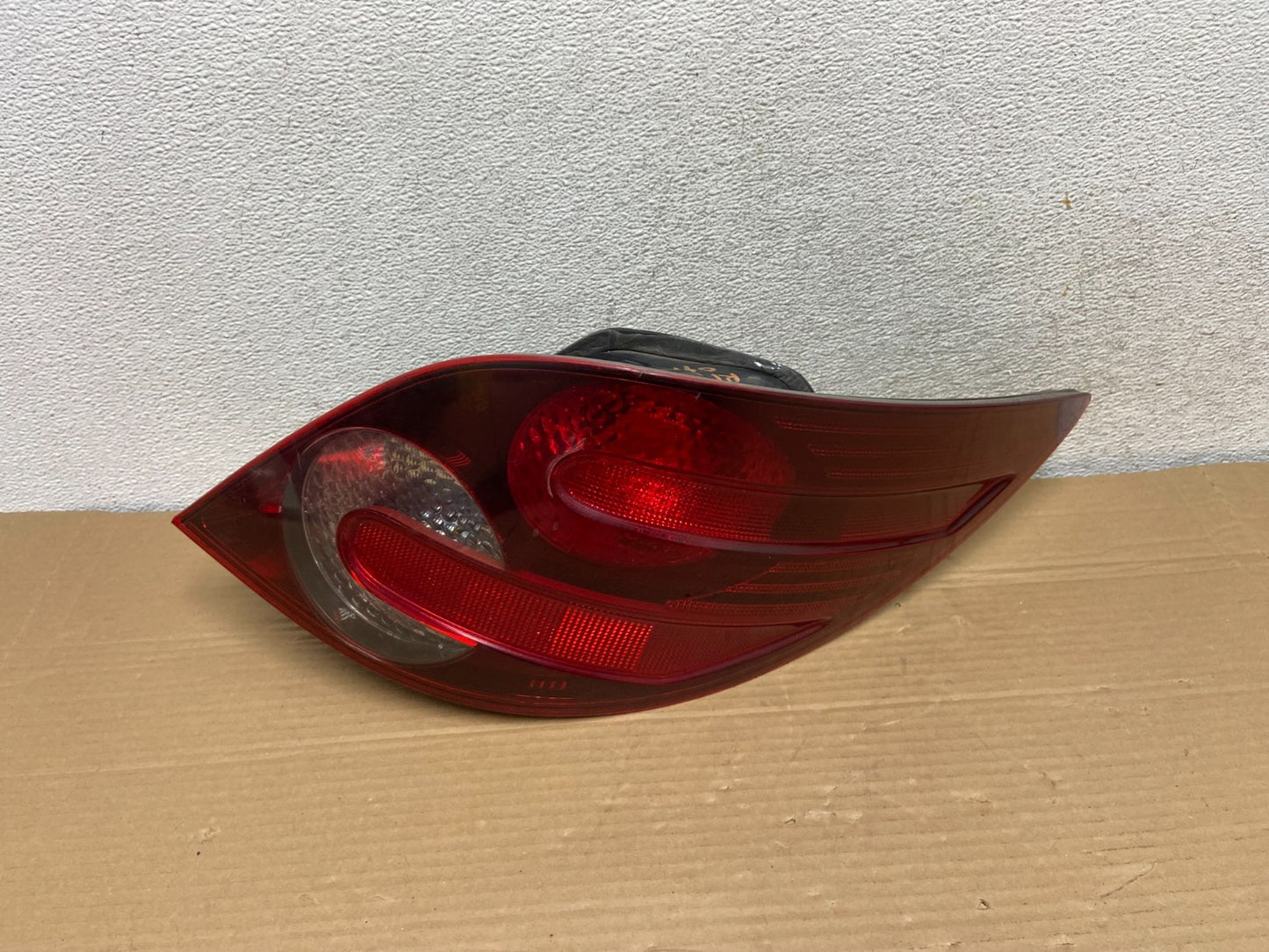 2006 - 2010 Mercedes W251 R-CLASS Right Passenger RH Side Tail Light AG8889 DW0
