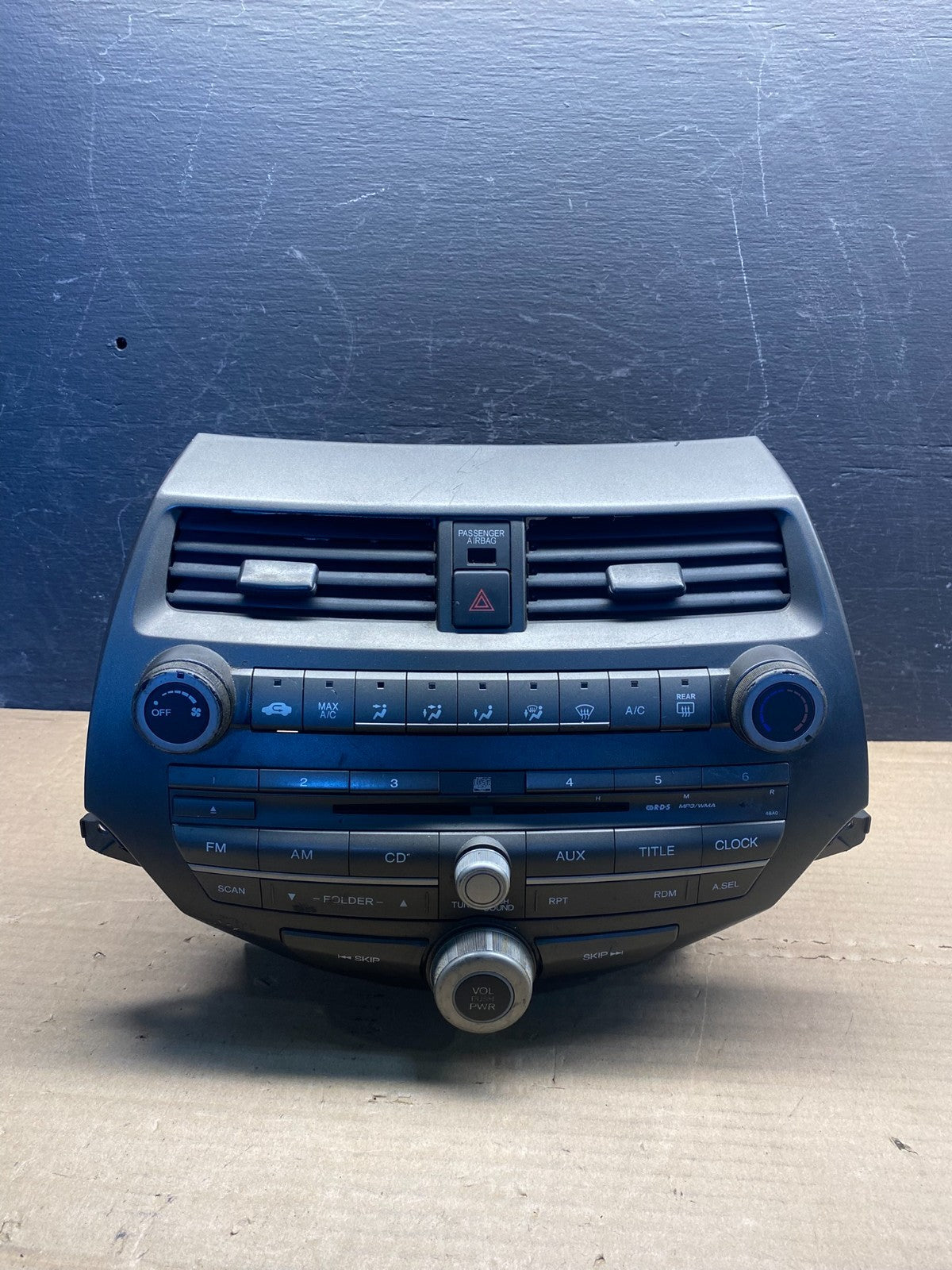 2008 - 2012 Honda Accord Front Radio Control AM./FM CD Climate Control AF3977 DW0